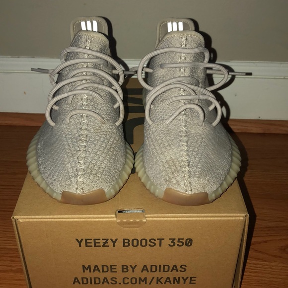 Yeezy 350 V2. Sesame - Picture 2 of 8